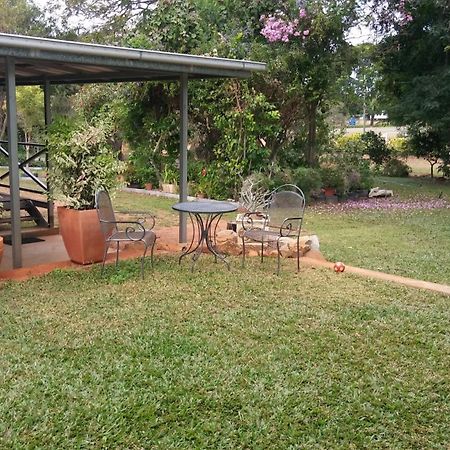 Affordable Gold City Motel Charters Towers Buitenkant foto