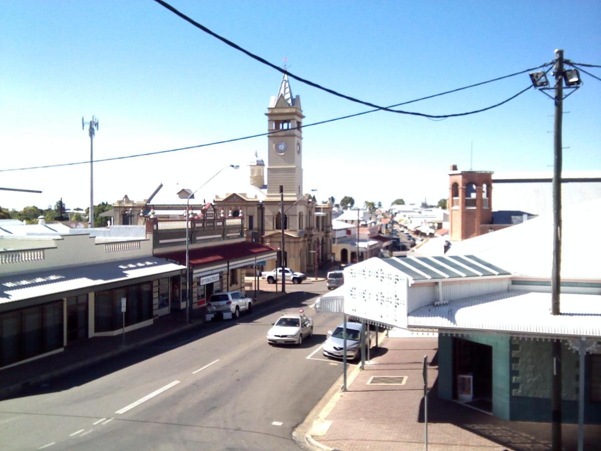 Affordable Gold City Motel Charters Towers Buitenkant foto