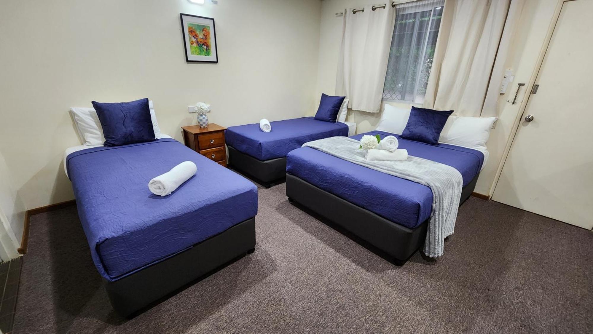 Affordable Gold City Motel Charters Towers Buitenkant foto