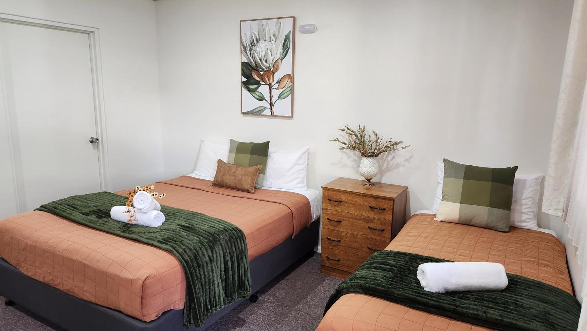 Affordable Gold City Motel Charters Towers Buitenkant foto
