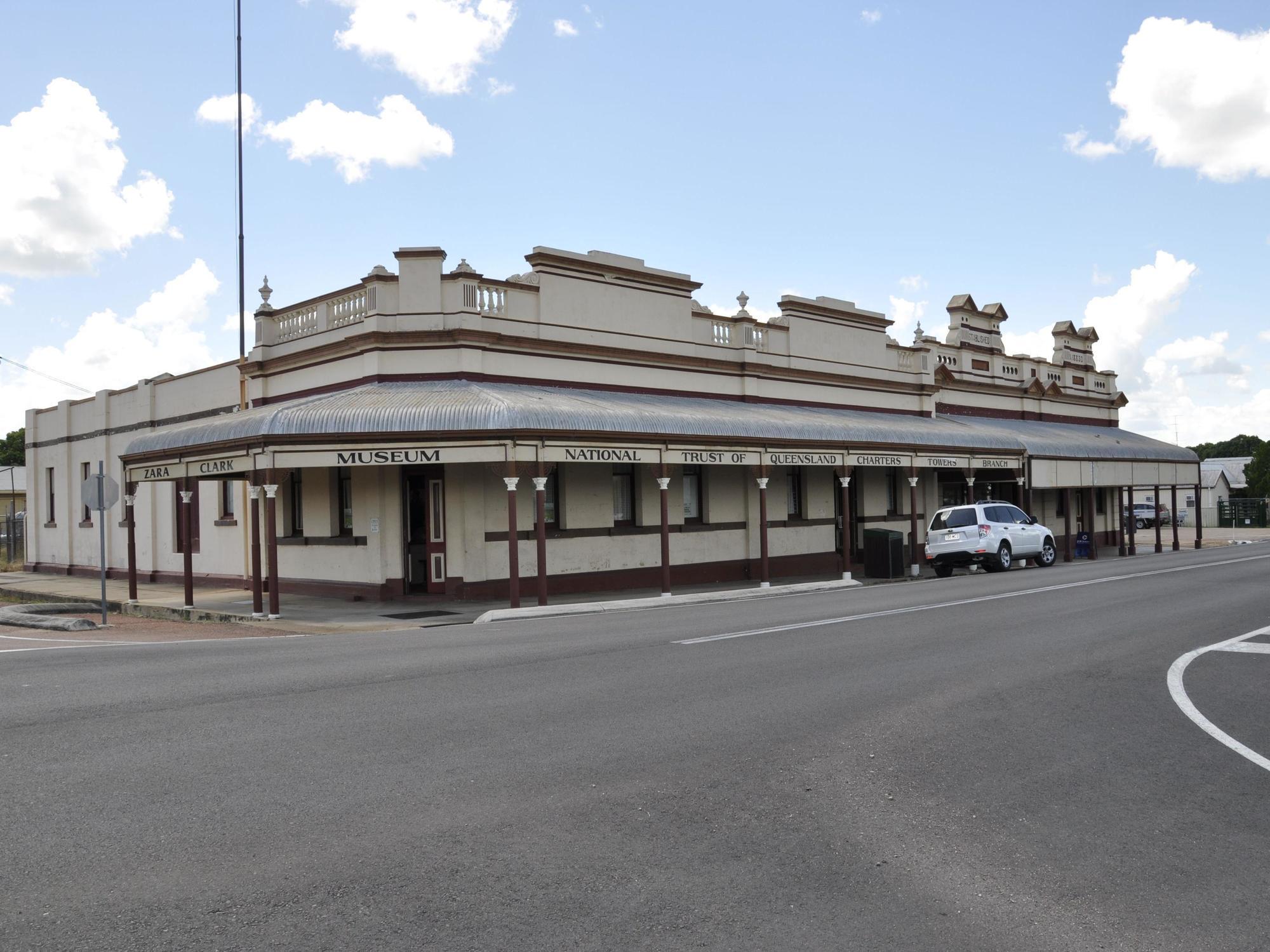 Affordable Gold City Motel Charters Towers Buitenkant foto